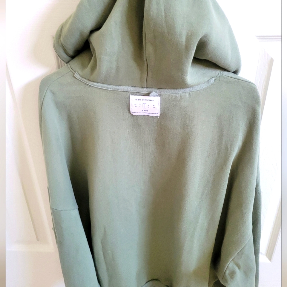 Mens slip over, hoodie brand, URBAN OUTFITTERS,   size Medium,color olive NWT